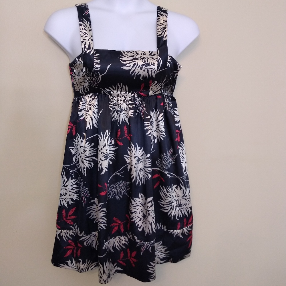 Vertigo Paris floral day dress size S WITH POCKETS